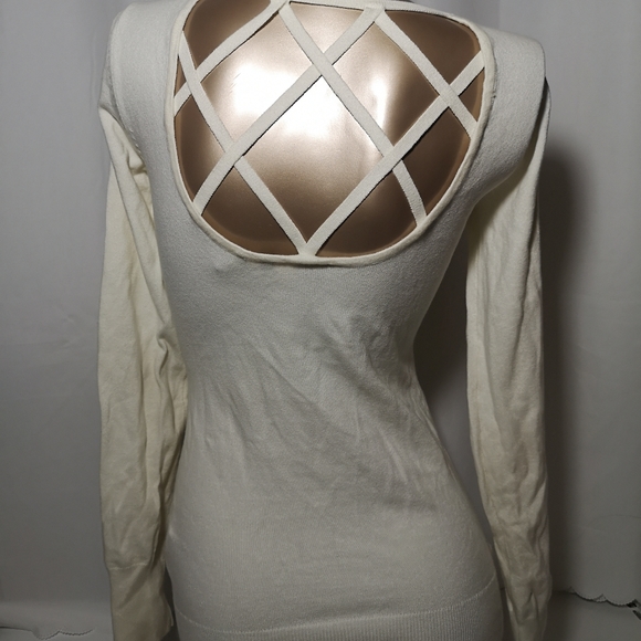 GUESS. White Sweater. Small. - Picture 8 of 9